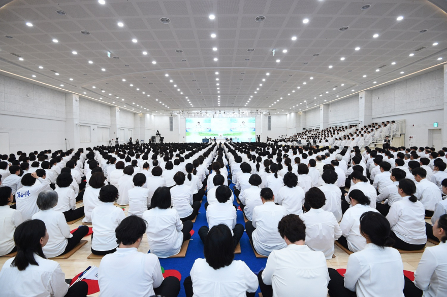 5. 부산야고보지파 성도들의 예배 모습..JPG